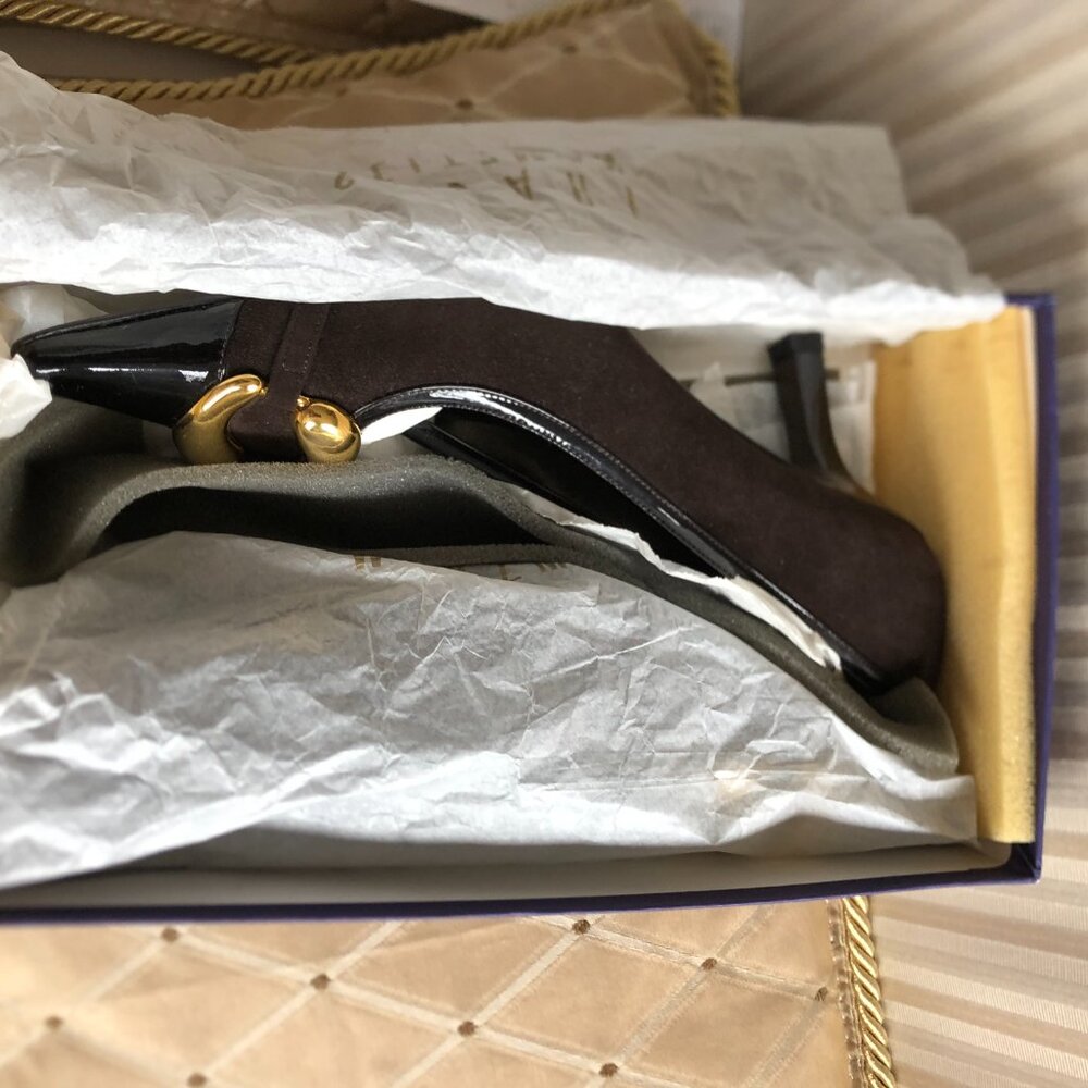 Stuart Weitzman Brown suede heels, patent leather trim,gold accent, 7.5M NIB - Picture 7 of 7
